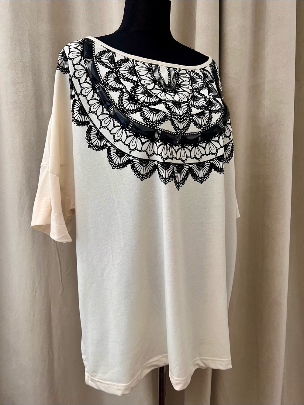 NWT Ivory Top with Black Lace Yoke plus size 3X